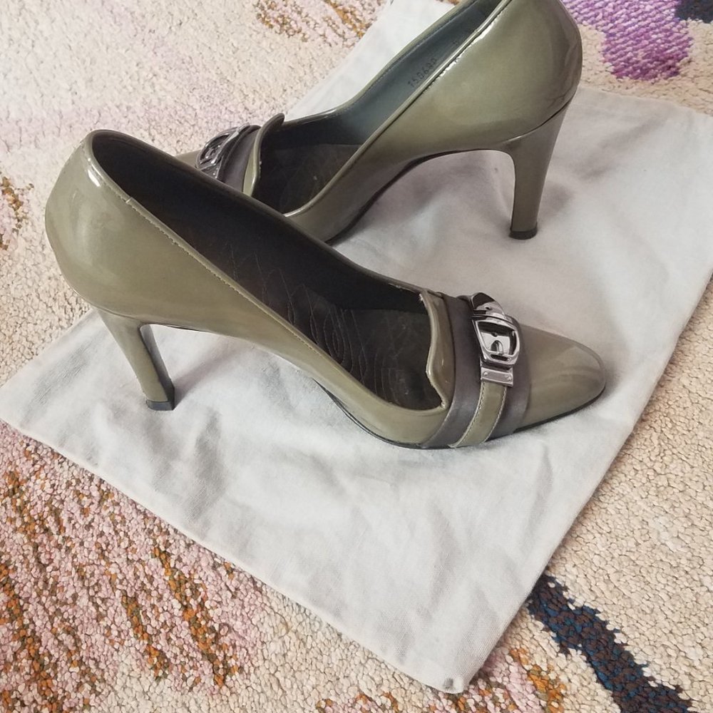 GUCCI Patent Leather Buckle Pumps